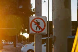 no jaywalking sign